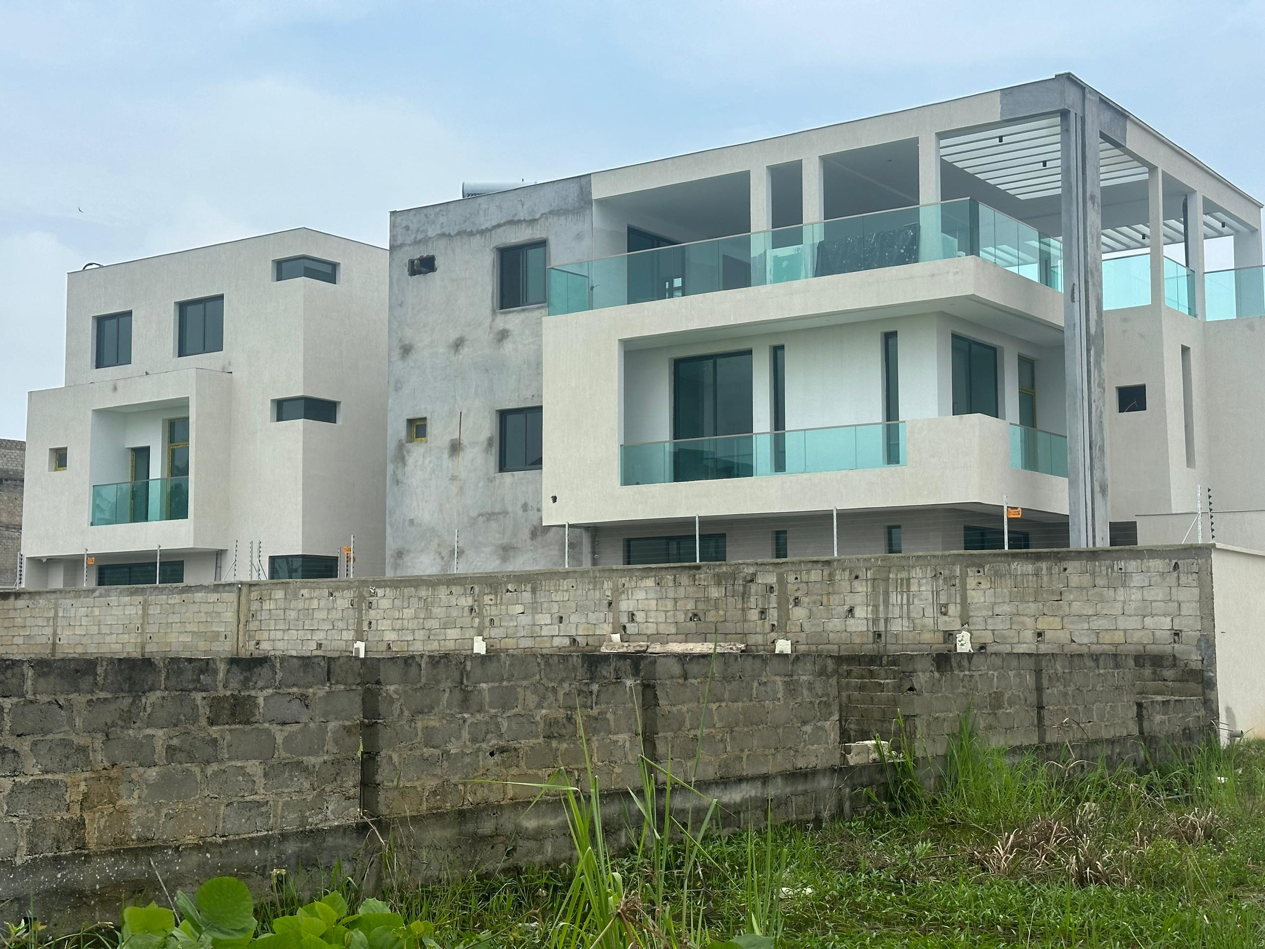 Réalisation de tout l'immobilier de ce Triplex